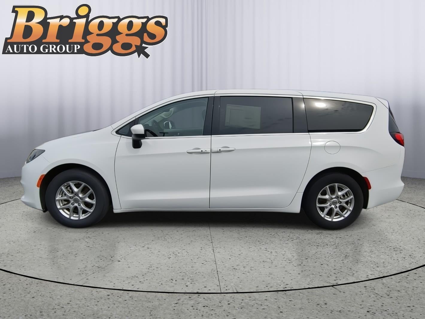 2023 Chrysler Voyager LX