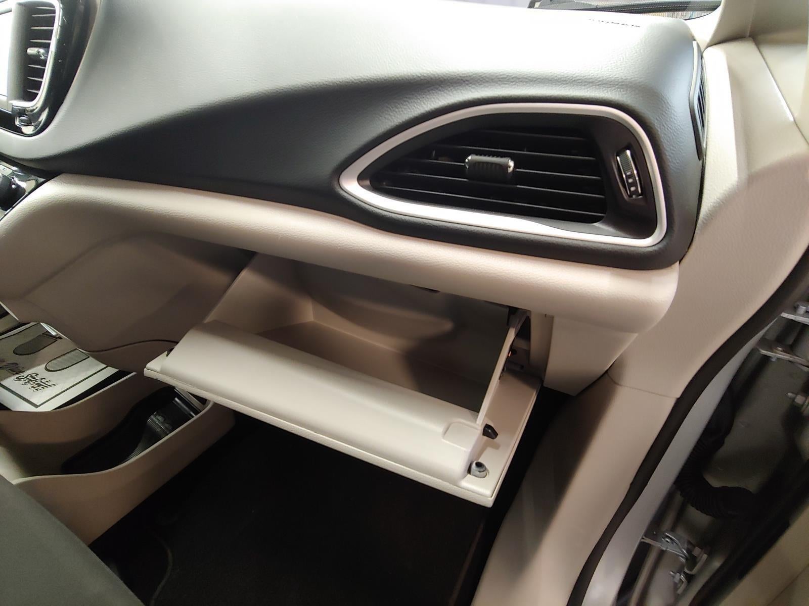 2024 Chrysler Voyager LX