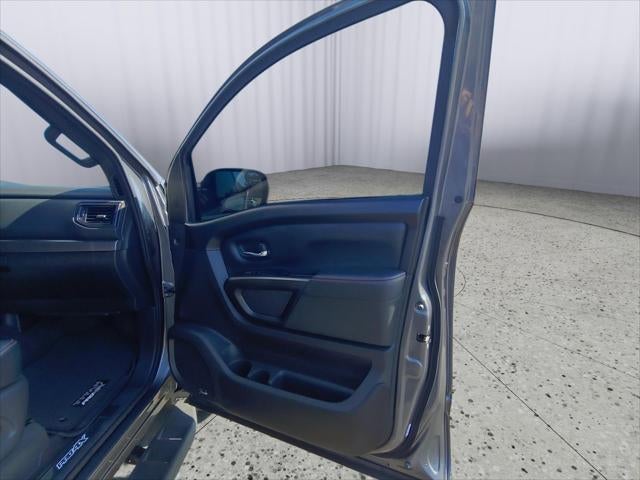 2024 Nissan TITAN Base