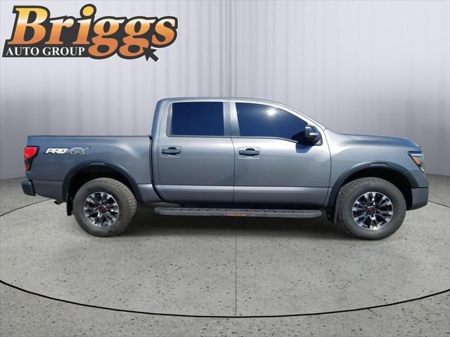 2024 Nissan TITAN Base