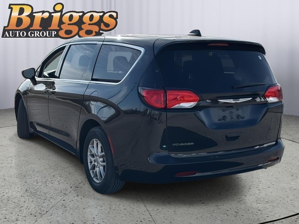 2022 Chrysler Voyager LX