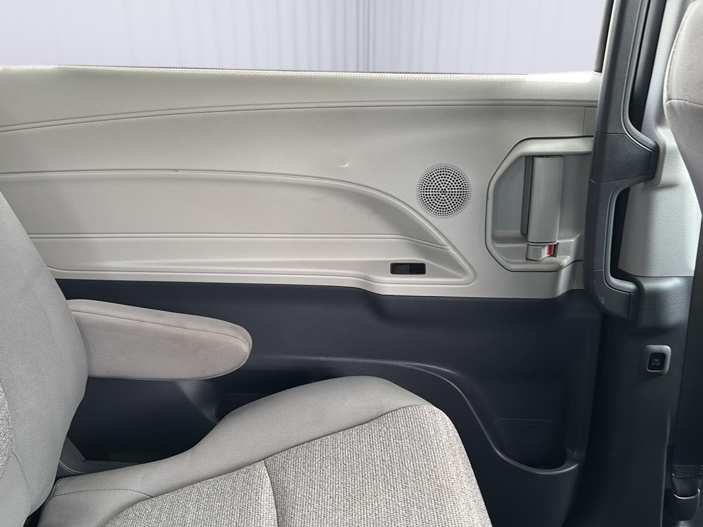 2021 Toyota Sienna LE