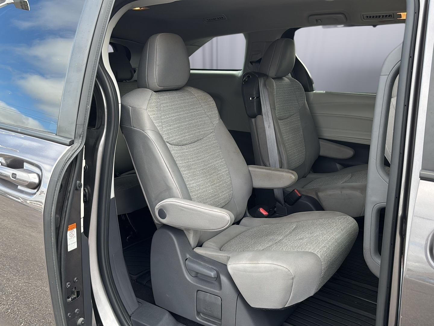 2021 Toyota Sienna LE